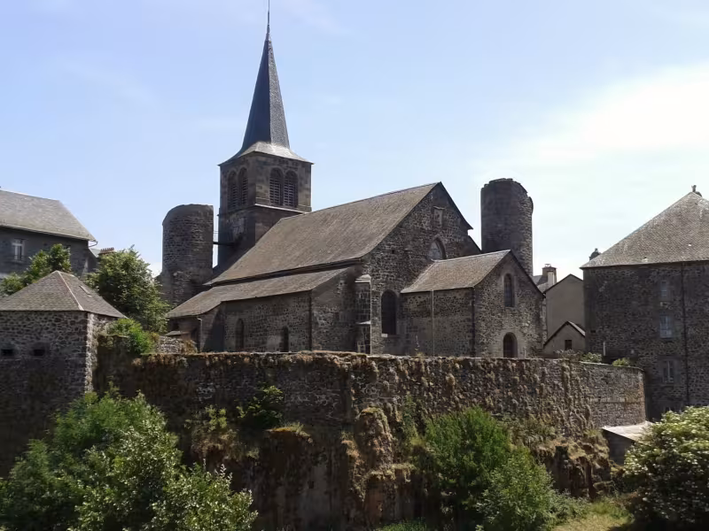 Les remparts d'Allanche
