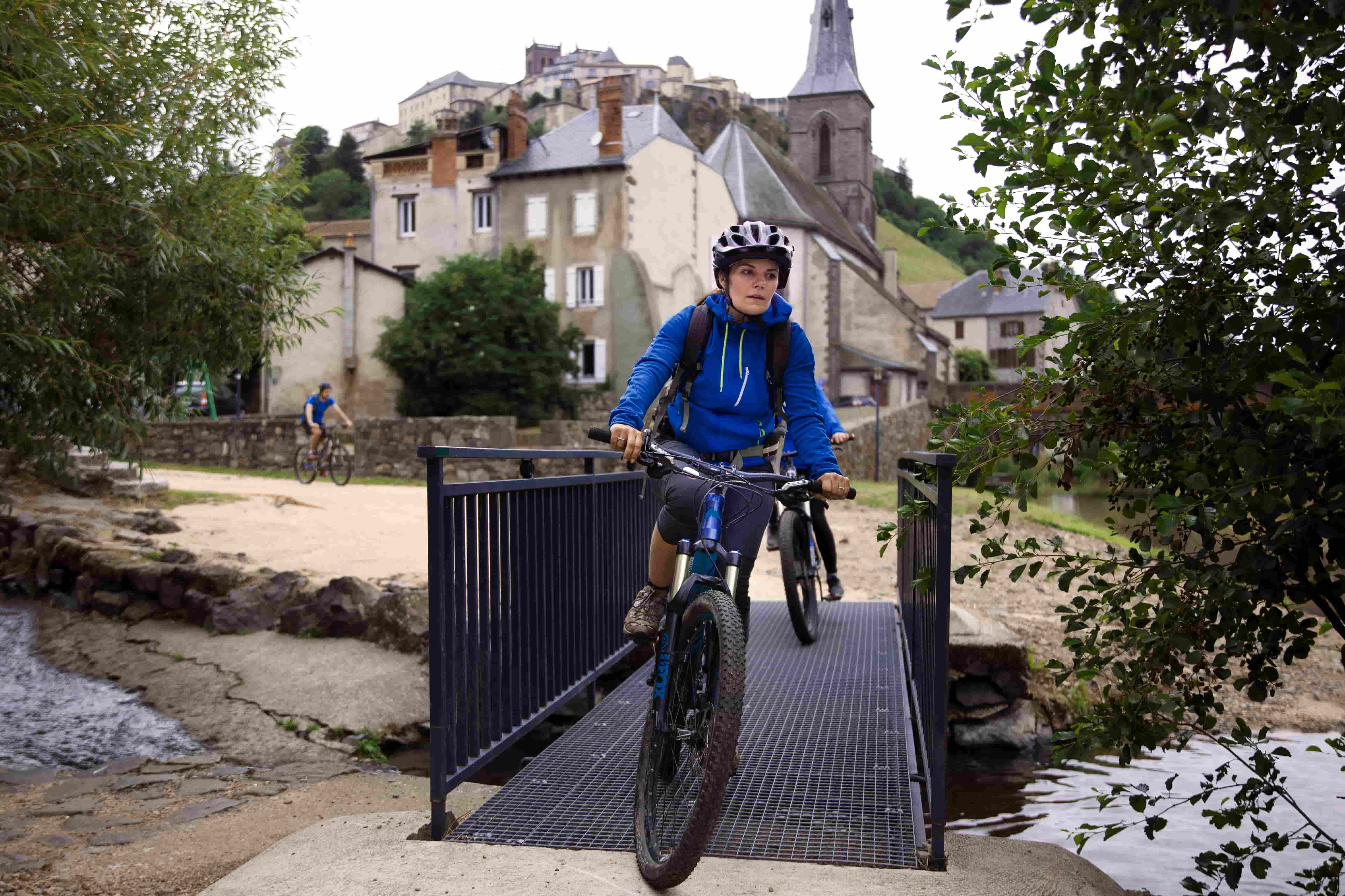 Femme à VTT