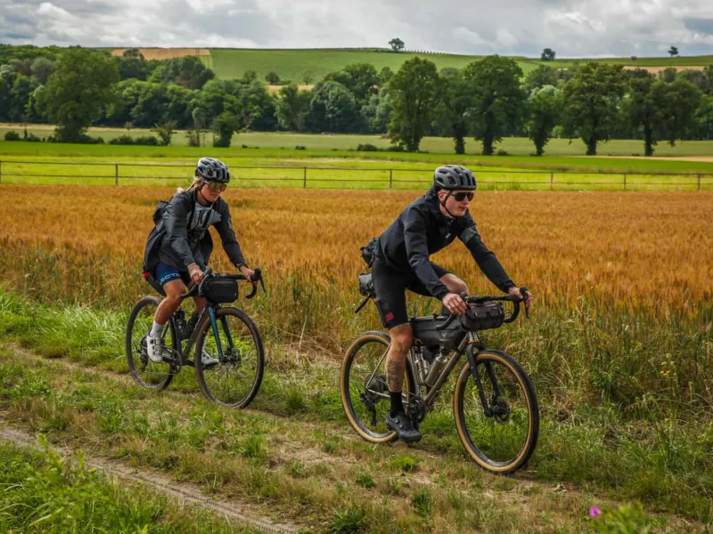 2 gravels sur une piste agricoles à Verneuil en Bourbonnais