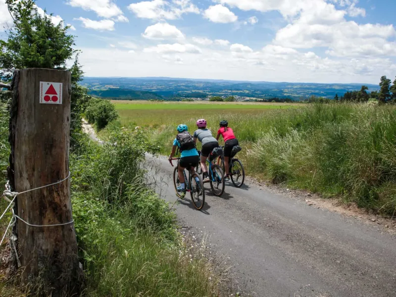 3 gravels sur petite route à Trailus