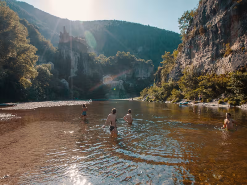 Baignade dans le Tarn après une journée de VTT
