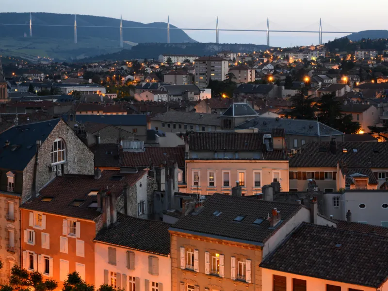 Millau de nuit et son viaduc