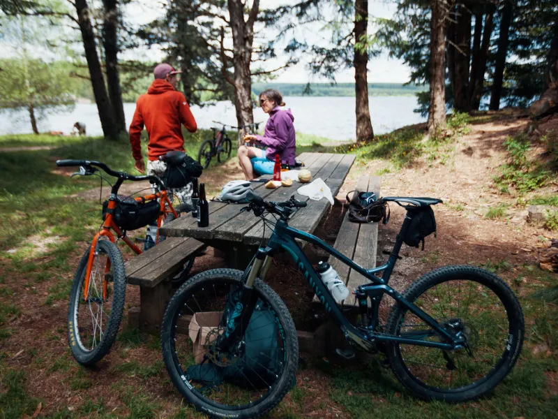 Pique-nique au lac de Charpal