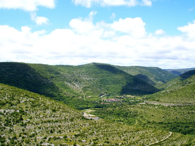 Vissec entouré des 3 Causses : Larzac, Blandas et Campestre