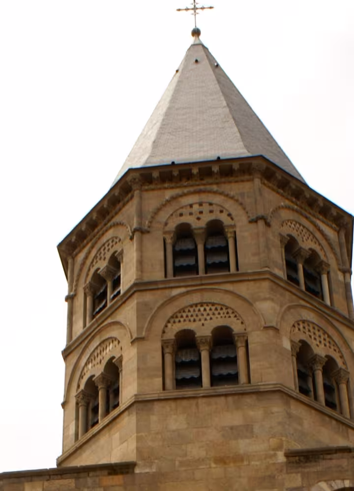 Basilique Notre-Dame-du-Port à Clermont-Ferrand