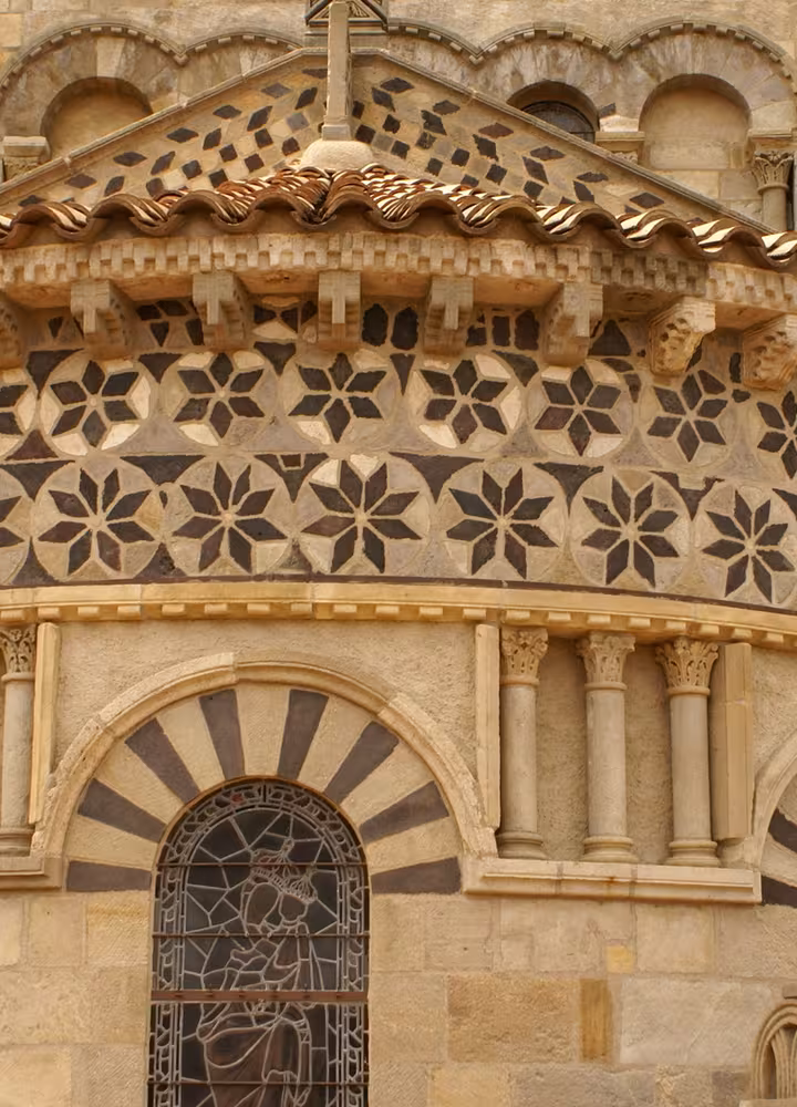 Basilique Notre-Dame-du-Port à Clermont-Ferrand 