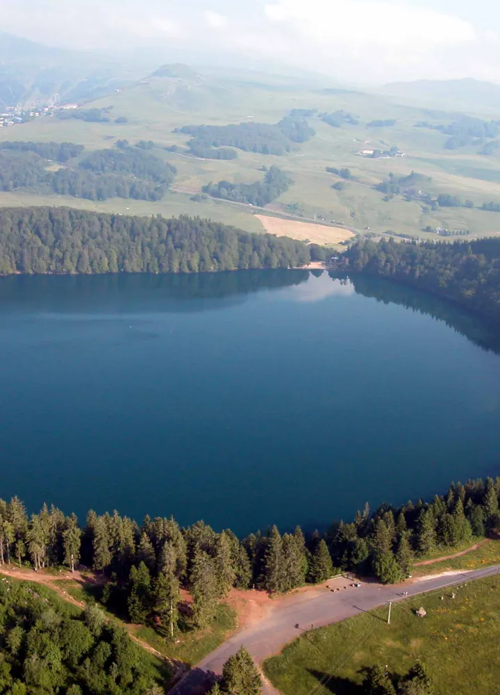 Le lac Pavin vu d'en haut