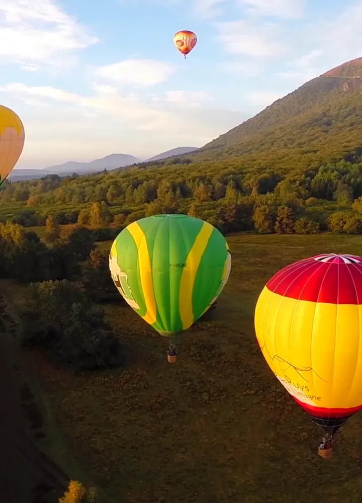 Montgolfières au dessus du Puy de Dôme