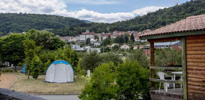 https://www.camping-volvic.com/5/locations-puy-de-dome