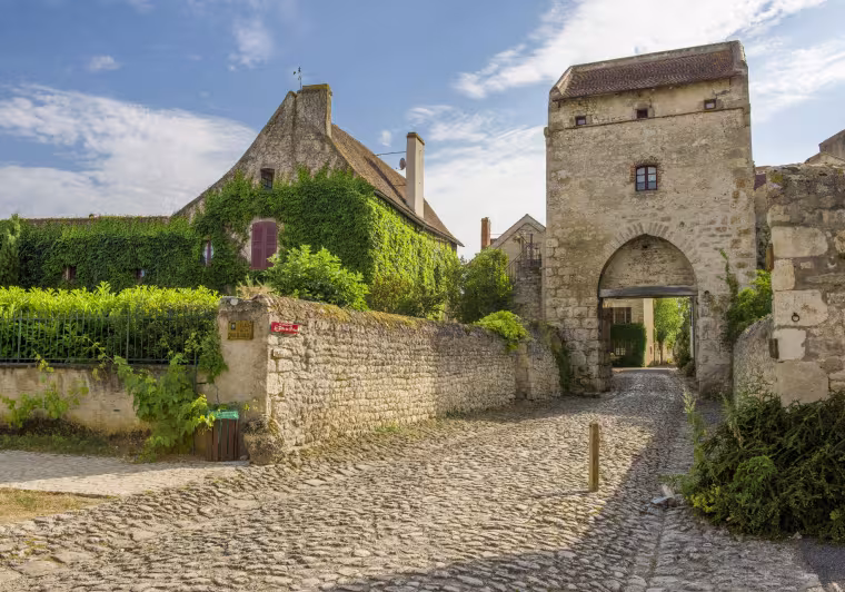 Porte médiévale de Charroux